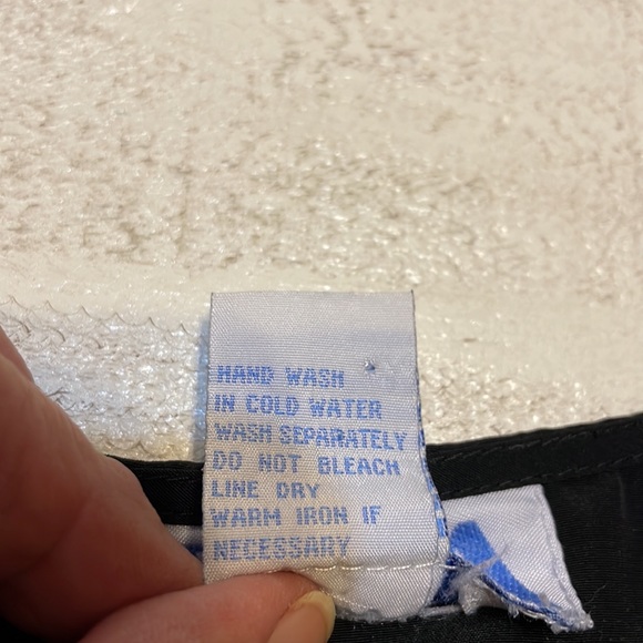 BEA CLASSICS black long sleeved blouse. Size 8. Detailed front. Vintage style. - Picture 9 of 15